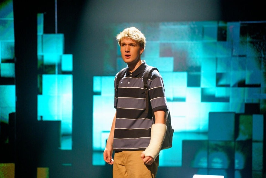 “Cher Evan Hansen” : la comédie musicale qui a conquis Broadway débarque à Paris