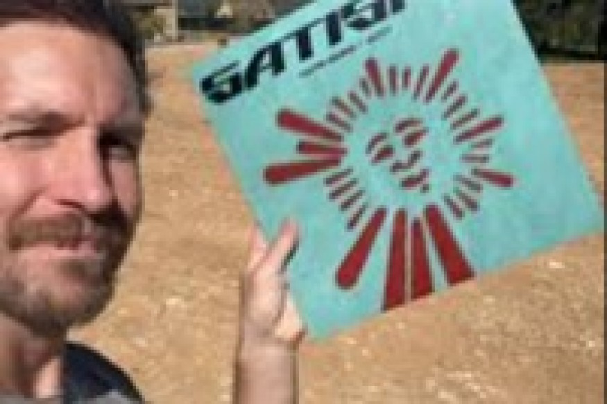 Calvin Harris et Jazzy lancent la saison estivale avec "Satisfy"